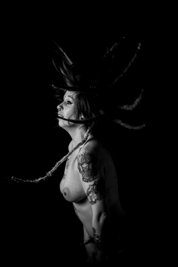 Expression exprime-toi noir et blanc portrait nu