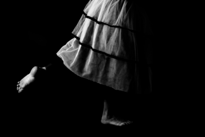 Expression exprime-toi noir et blanc portrait nu